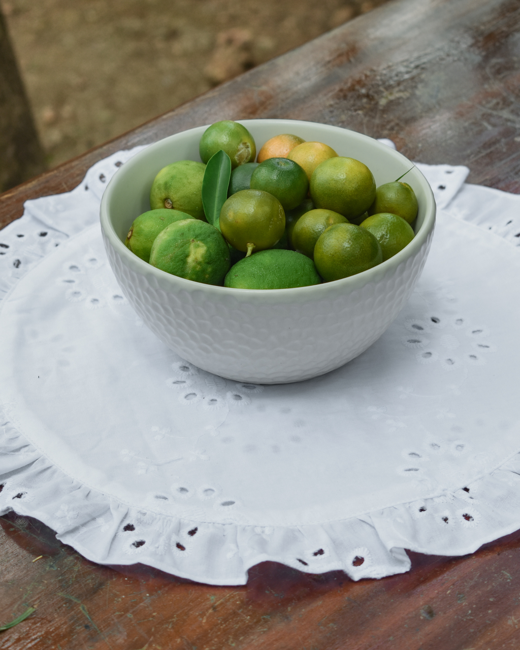 Peddler Lace Round Placemat